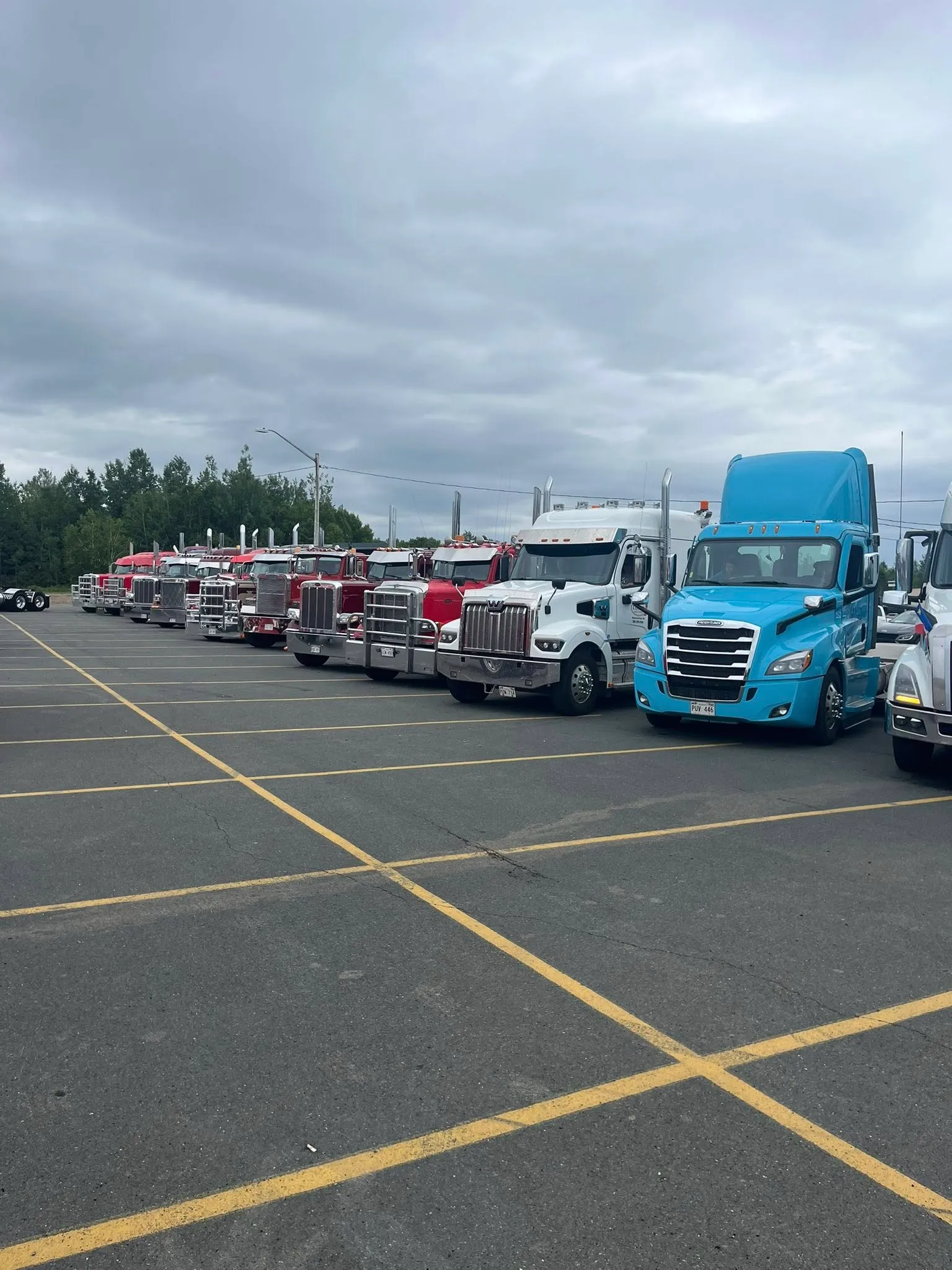 Trucks at the Port-Alfred gathering